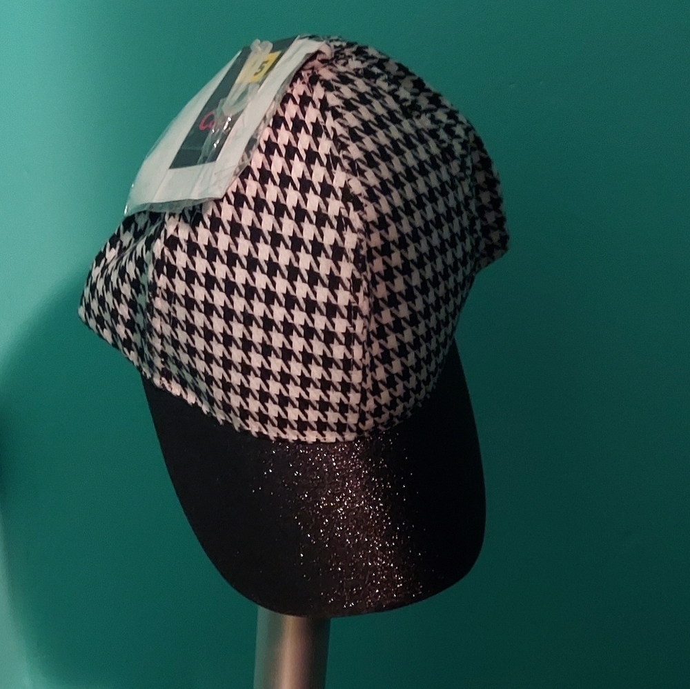 Ladies/Girls baseball cap NWT sparkle brim